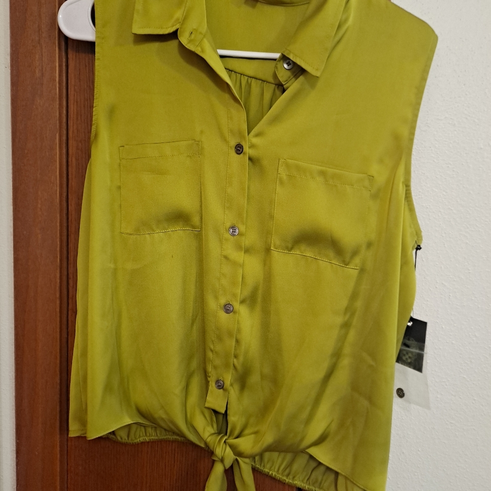 NWT sleeveless Vince Camuto top